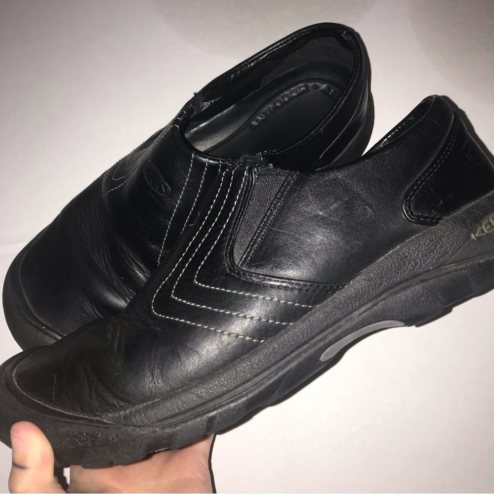 Mens sz 10 leather slip on Keens dress casual shoe EUC